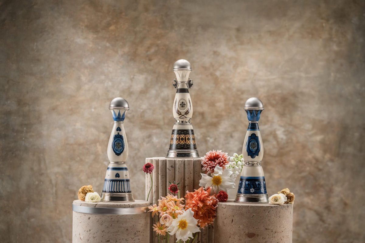 Clase Azul Master Artisans × Jesús Guerrero Santos, trio de carafes Cobalto, Canela et Guirnalda – bouteille Clase Azul